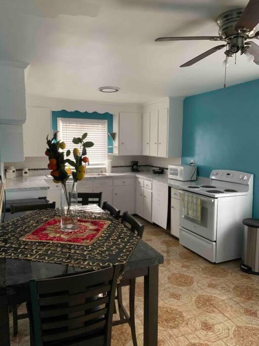 Remodeled House Minutes To Falls Attractions Villa Niagarafallen Exteriör bild